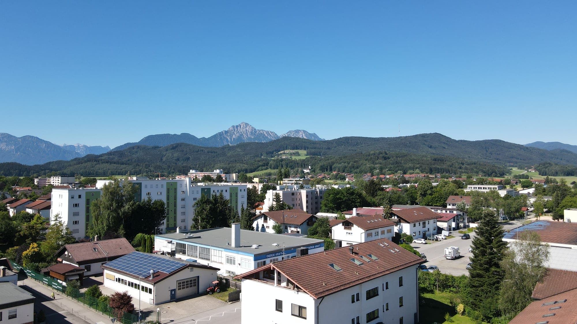 Ortsmotiv Ainring: charakteristische Bebauung bzw. Landschaft der Region