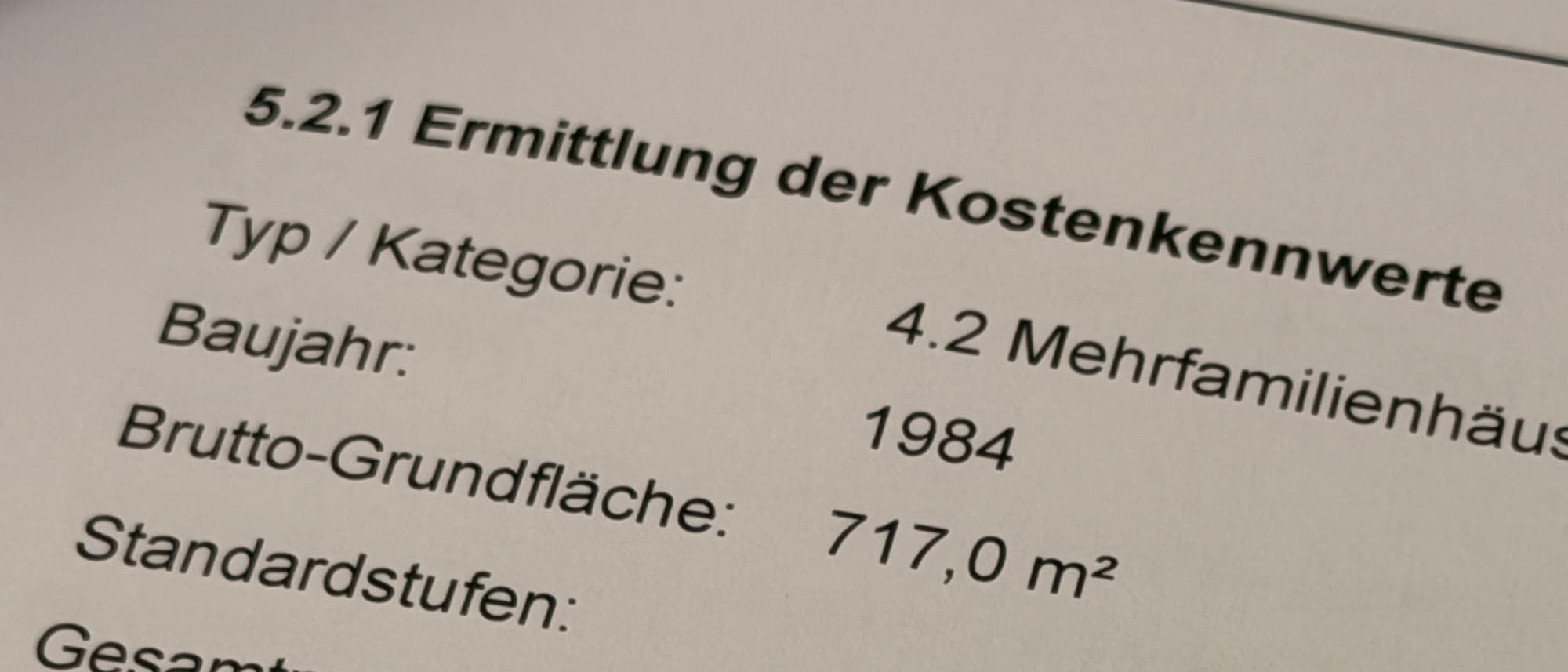 Gutachtenseite zur Ermittlung der Kostenkennwerte: Gebäudetyp, Baujahr, Brutto-Grundfläche und Standardstufen
